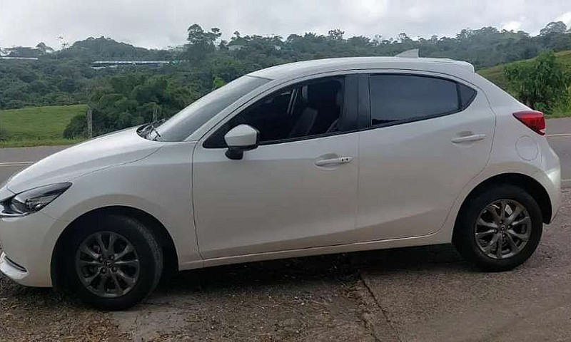 Se Vende Mazda 2 Tur...