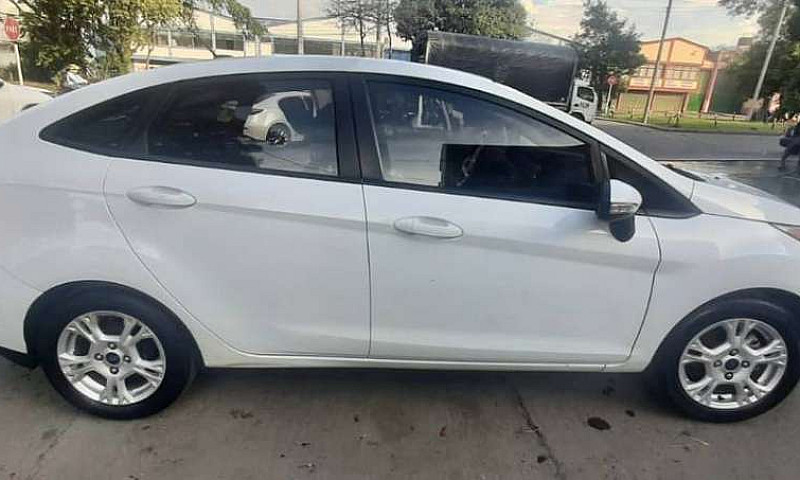 Ford Fiesta Sedan, 2...