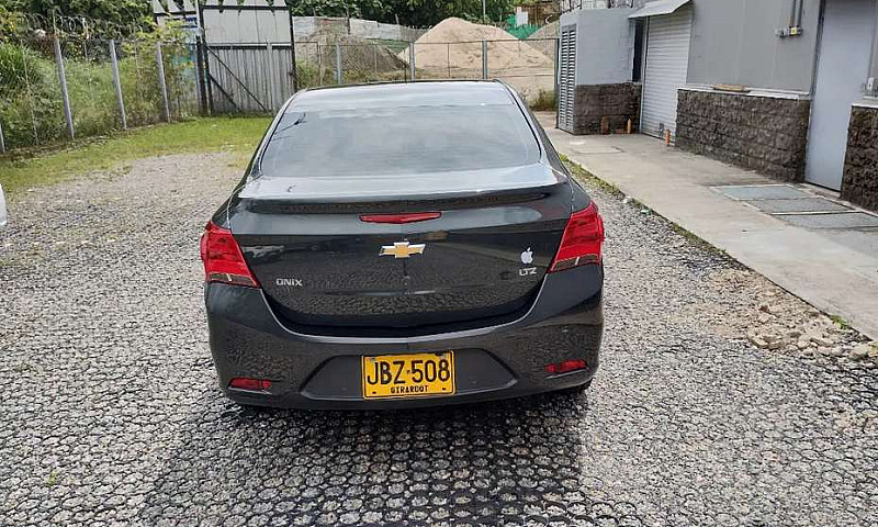 Vendo Automóvil Chev...