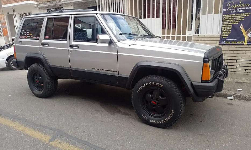 Jeep Cherokee Mod 19...