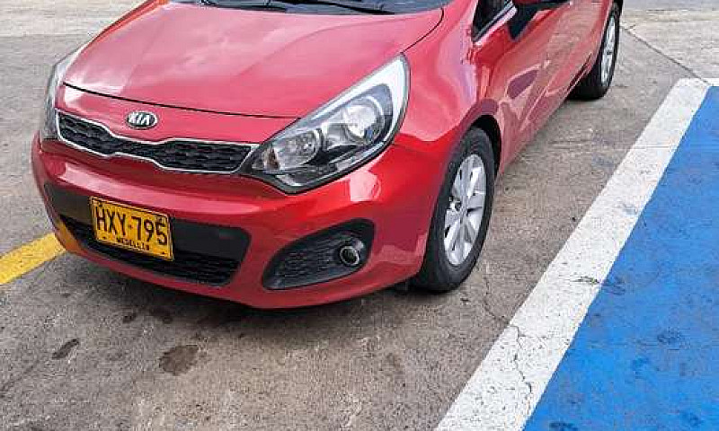 Vendo Kia Rio 2014...