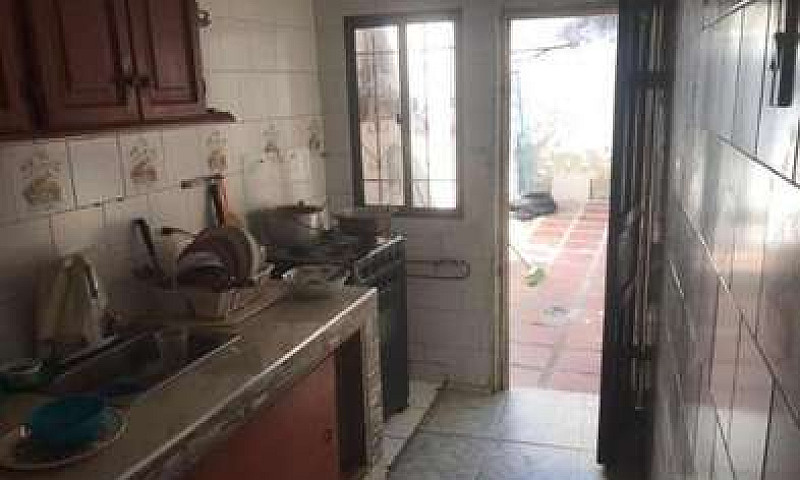 Se Arrienda Casa Bar...