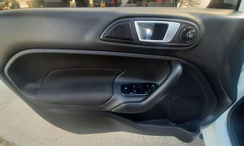 Ford Fiesta Sedan, 2...