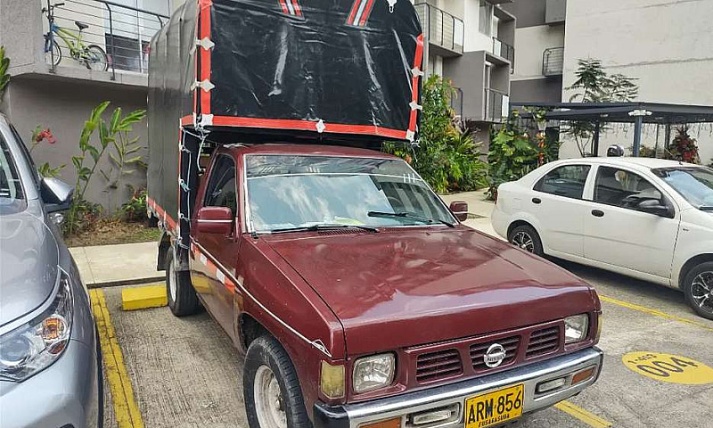 Vendo Nissan Estacas...