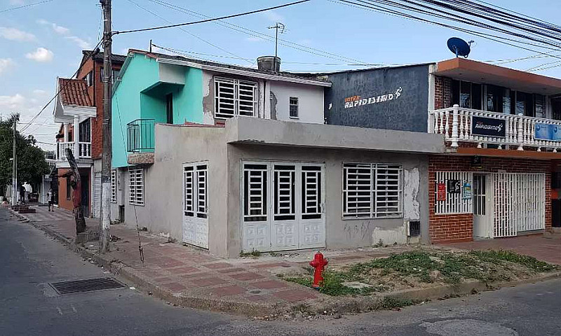 Vendo Casa Comercial...