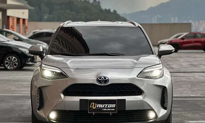 Hermosa Yaris Cross...