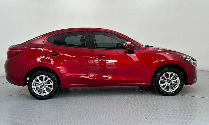 Mazda 2 Sedan...