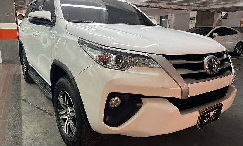 Toyota Fortuner Stre...
