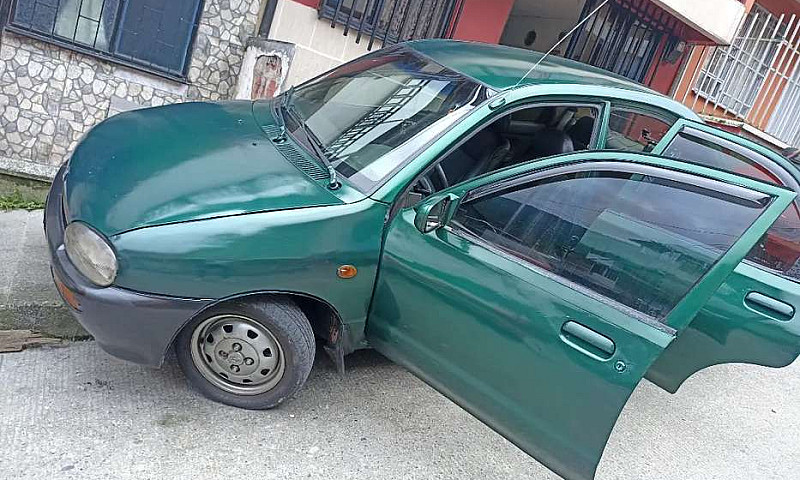 Mazda 121 Modelo 98...