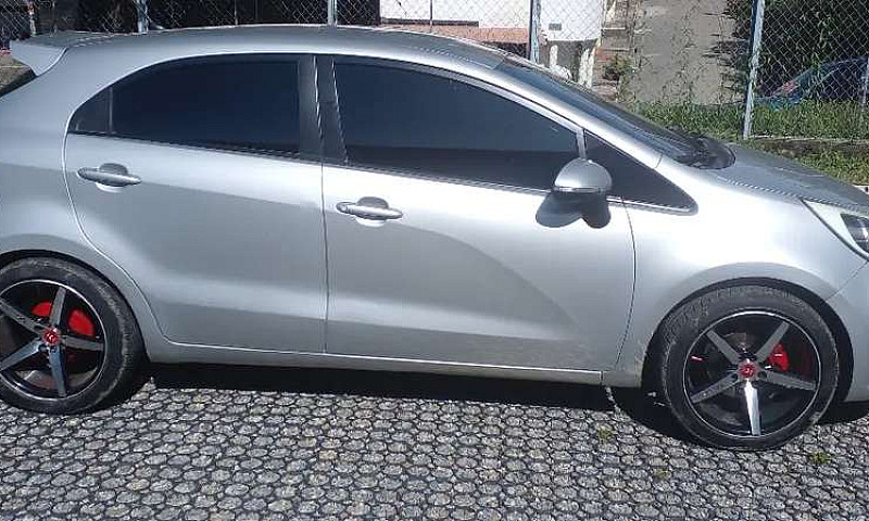 Vendo Automóvil Kia ...
