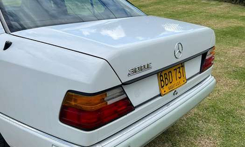 Mercedes Benz  E 300...