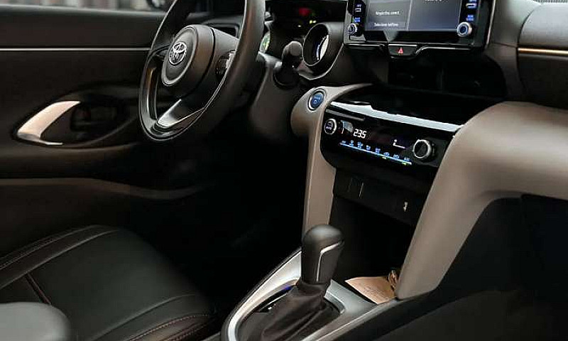Hermosa Yaris Cross...