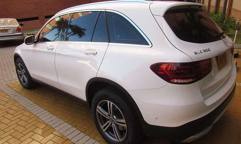 Mercedes Benz Glc300...