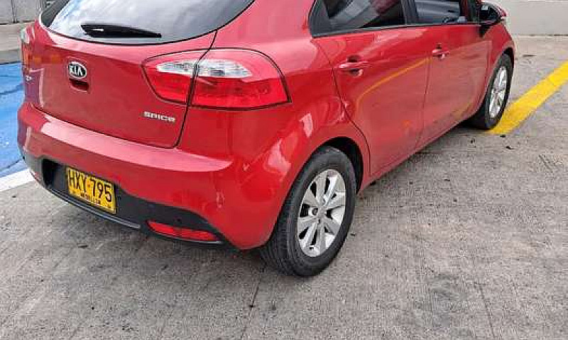 Vendo Kia Rio 2014...