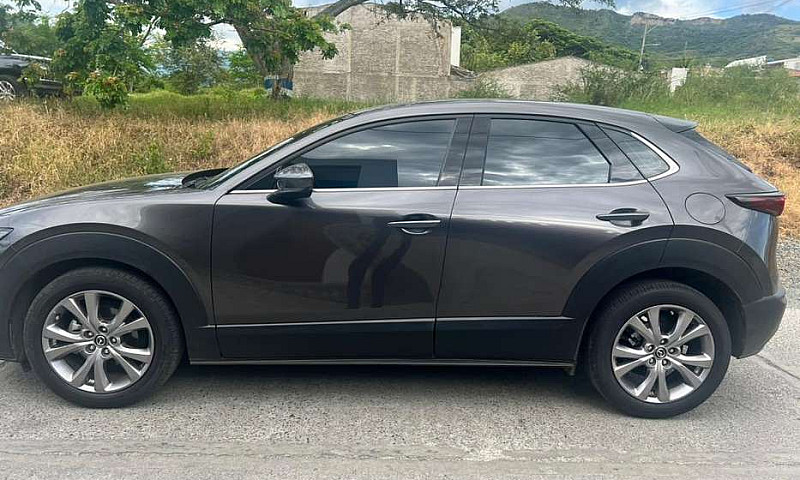 Vendo Mazda Cx30...