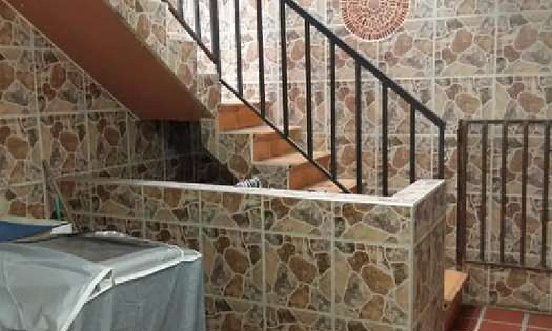 Se Alquila Casa En M...