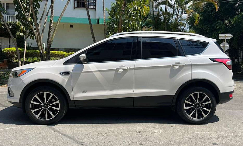 Ford Escape Titanium...
