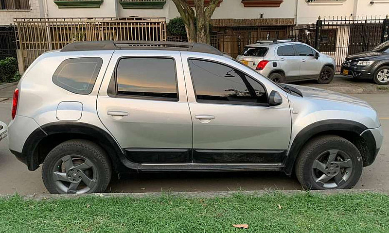 Vendo Renault Duster...