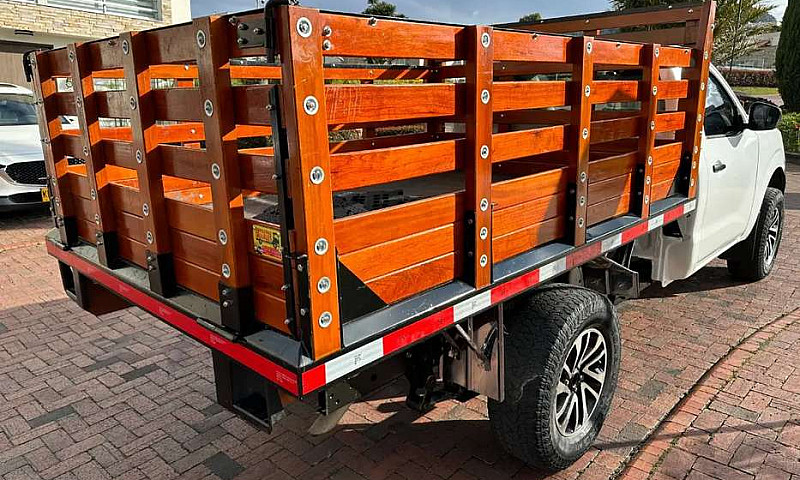 Camioneta Estacas...