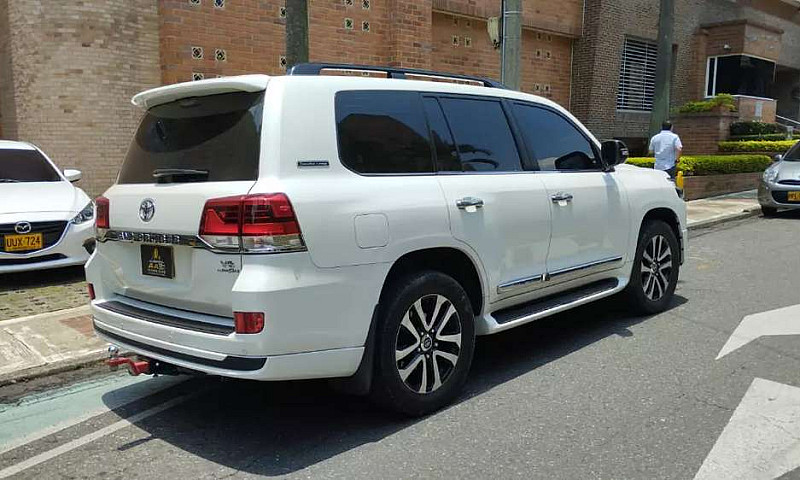 Toyota Land Cruiser ...