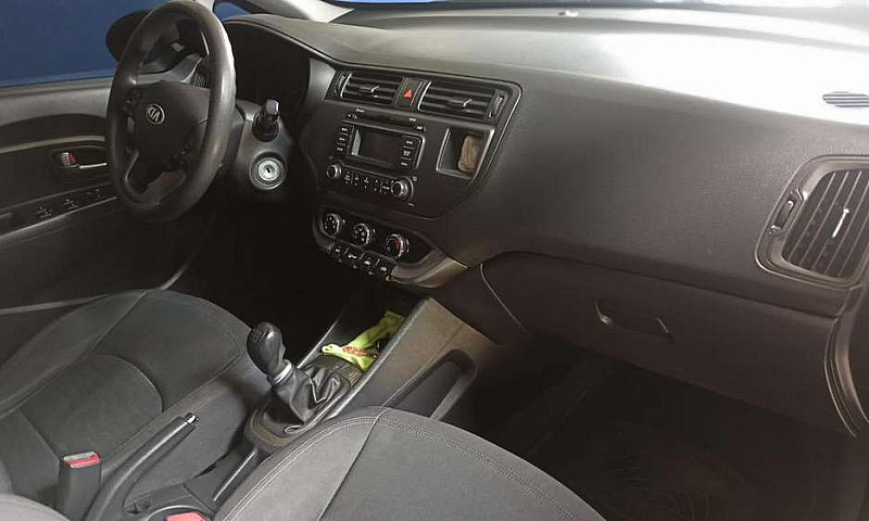 Vendo Kia Rio 2013...