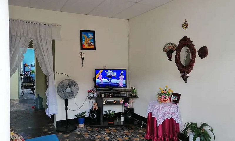 Casa Con Excelente U...