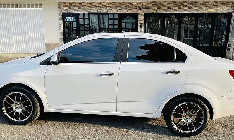 Chevrolet Sonic 2013...