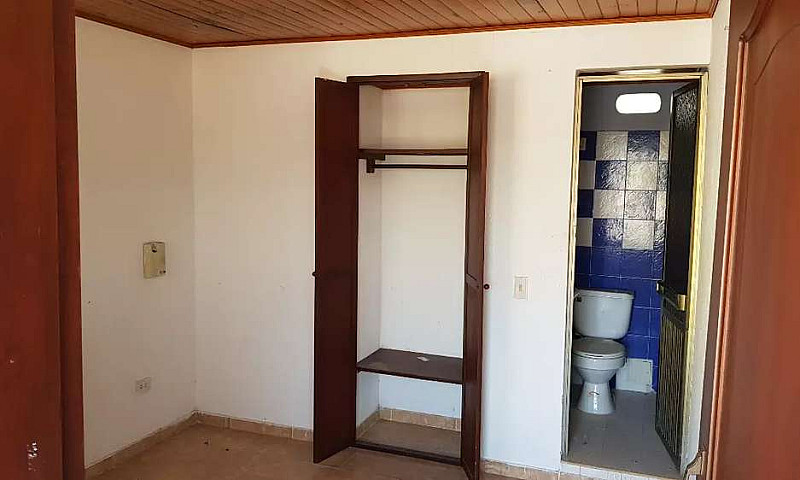 Se Arrienda Habitaci...