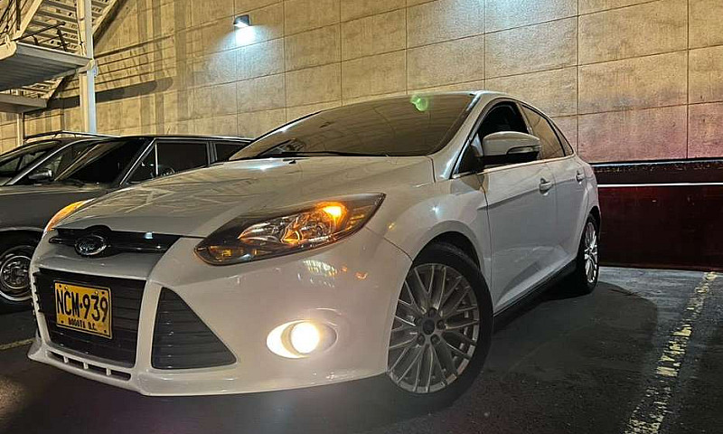 Vendo Ford Focus Tit...