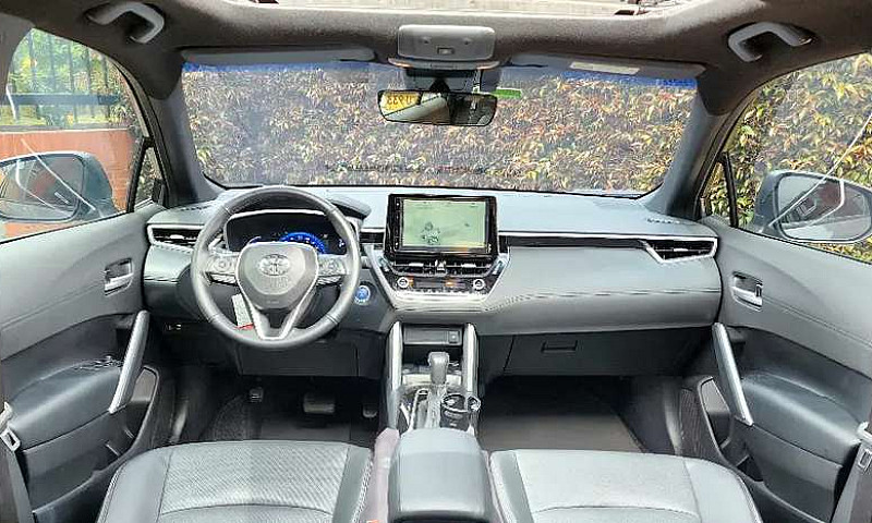 Toyota Corolla Cross...