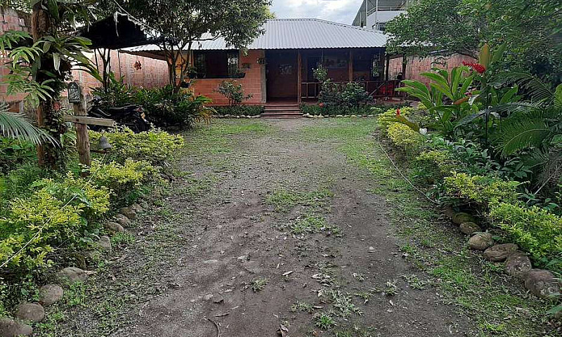 Vendo Casa-Parcela...