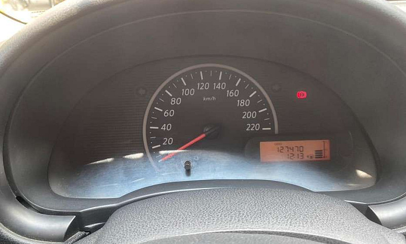 Vendo Nissan March 2...