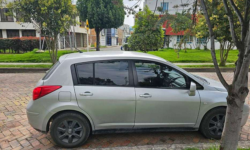 Nissan Tiida Hb Emot...