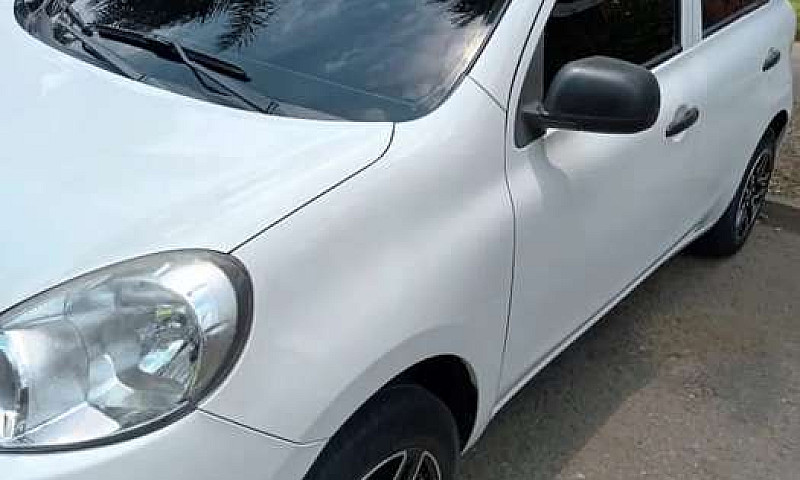 Vendo Nissan March A...