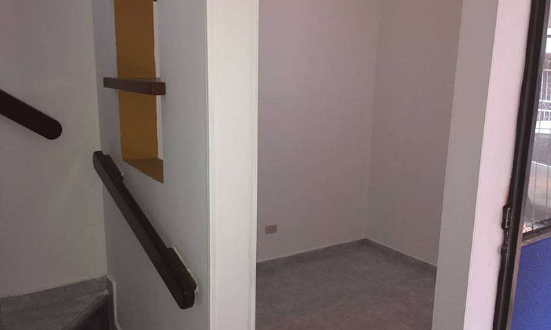 Arriendo Casa Barrio...