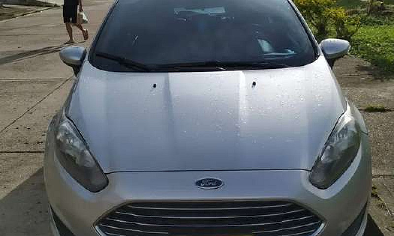 Vendo Automóvil Ford...