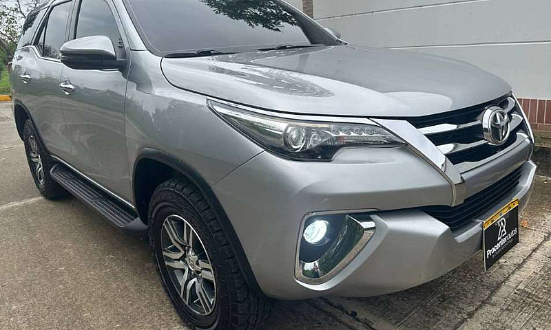 Toyota Fortuner Srv ...