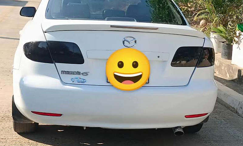 Automóvil Mazda 6...