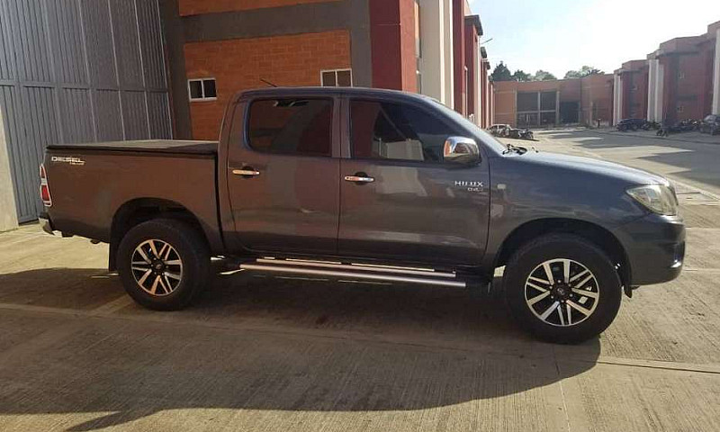 Toyota Hilux Diesel...
