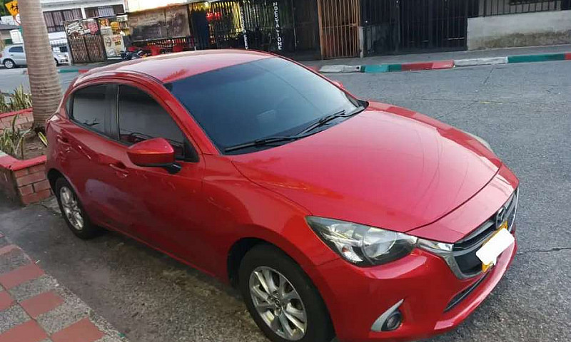 Vendo Mazda  2 Touri...