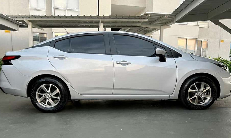 Vendo Nissan Versa M...
