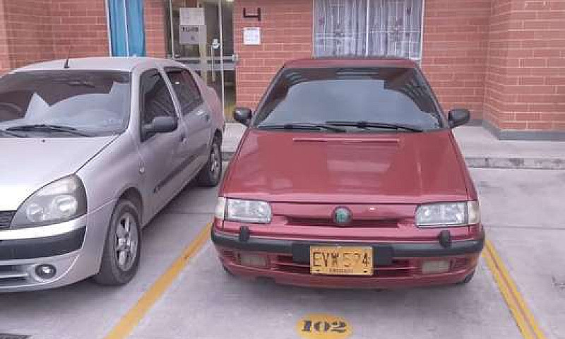 Vendo Skoda Modelo 1...