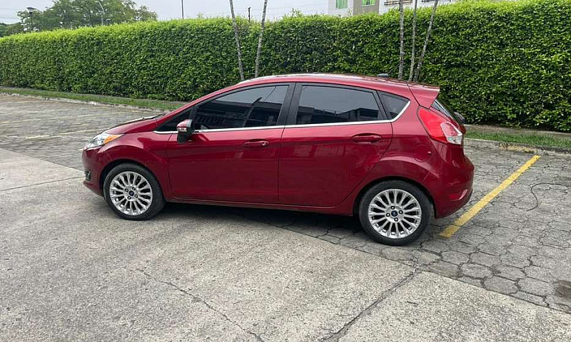 Ford Fiesta Titanium...