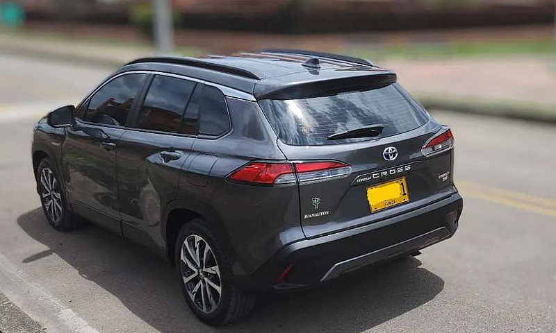 Toyota Corolla Cross...