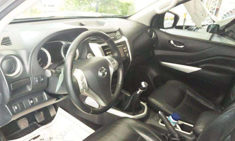 Vendo Nissan Np300 L...