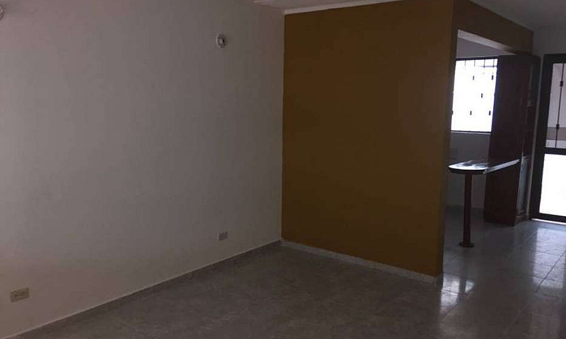 Arriendo Casa Barrio...