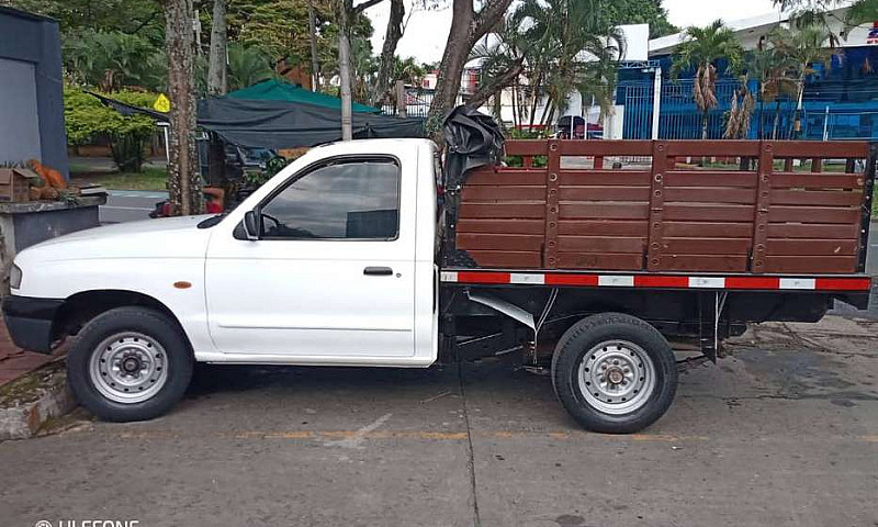 Camioneta Mazda B220...