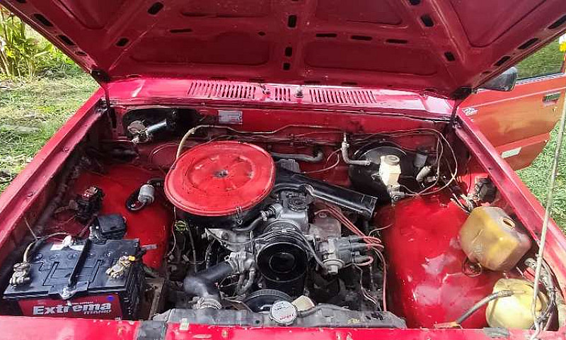 Camioneta Mazda B200...