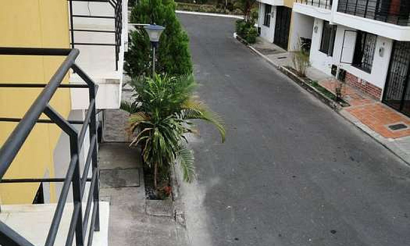 Casa En Conjunto Cer...