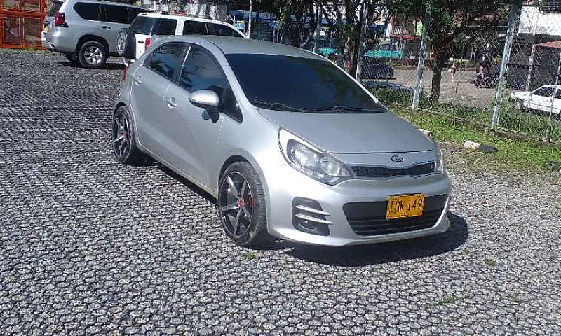 Vendo Automóvil Kia ...